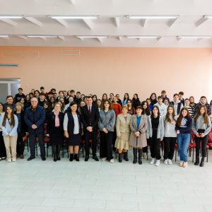 Ministrul Finanțelor a ținut o lecție de educație financiară la liceul din Țipala, Ialoveni