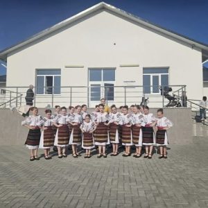 Prestația ansamblului de dansuri “Plaiul viorii” la activitatea dedicată Zilei Internaționale a Femeilor