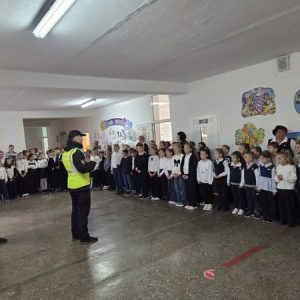 ✅Campania de informare și prevenire în LT Țipala: „Siguranța ta, prioritatea noastră! – Traversează strada la treceri pietonale!”🚦