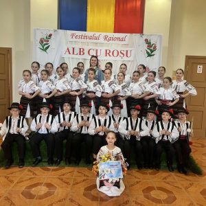 Festivalul „Alb cu Roșu fac o floare”