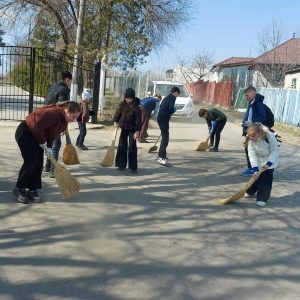 Acțiune de salubrizare a teritoriului instituției