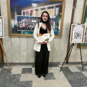 ❇️Felicitări, Esanu Mihaela, eleva clasei a XI-a pentru performanța remarcabilă obținută în cadrul Concursului Republican „Prin Memorie și Recunoștință spre viitorul european”! 🏆